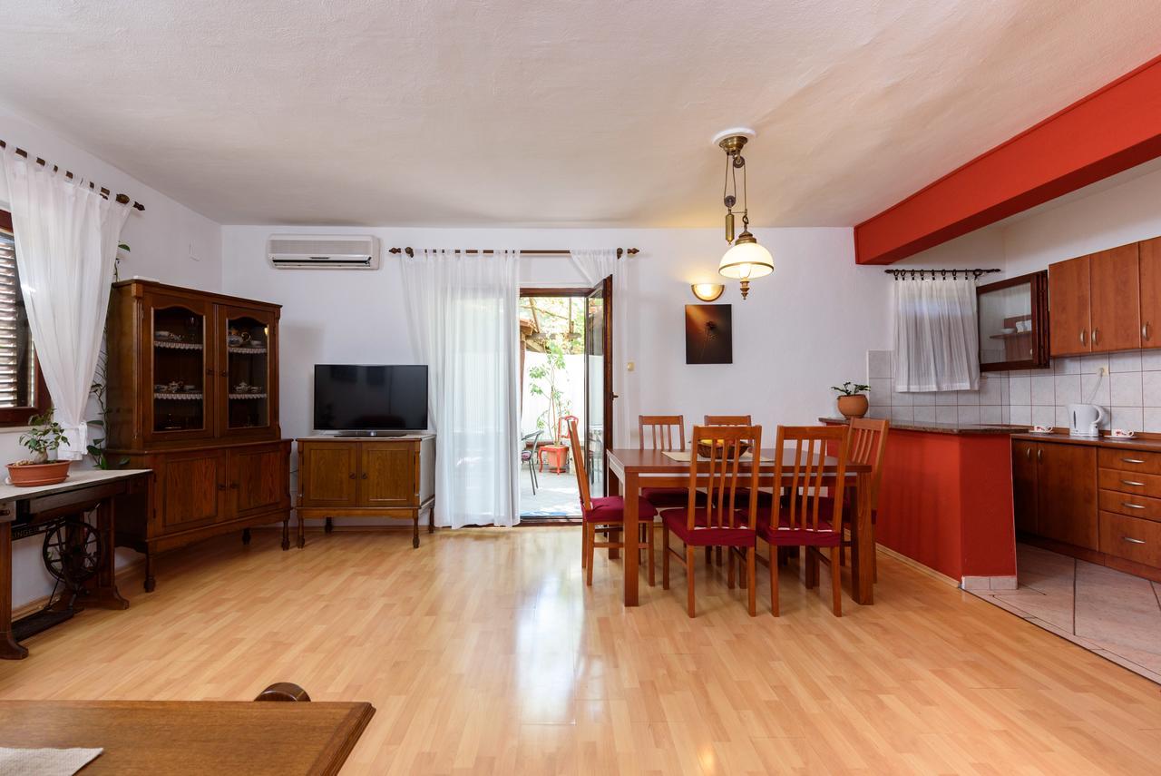 Guesthouse Aria Трогир Екстериор снимка